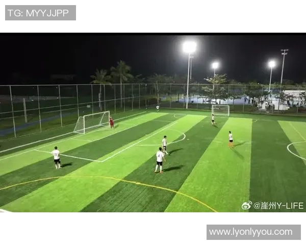 沉浸式屏幕足球游戏体验带你领略虚拟绿茵场的激情与挑战